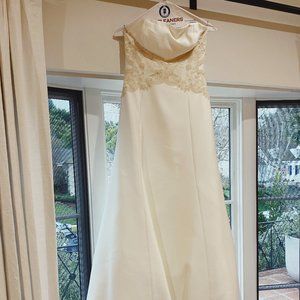 Carolina Herrera Wedding Gown